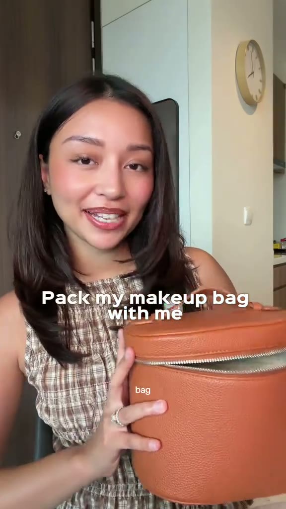 Pack my makeup bag with me preview